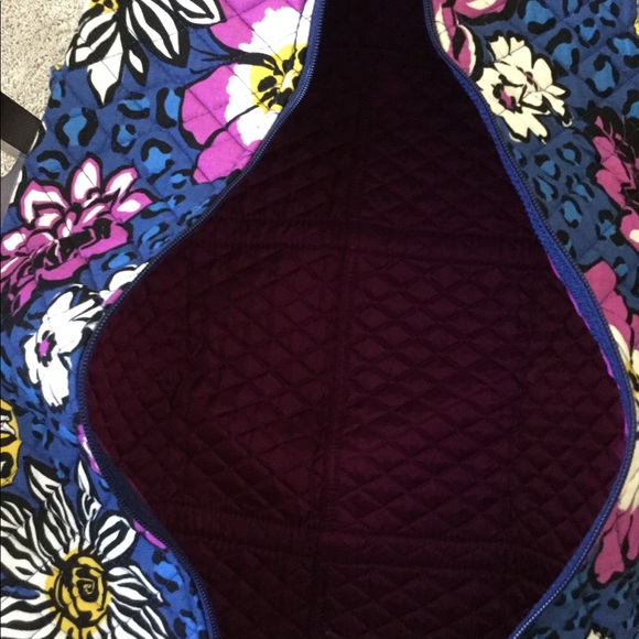 NWT VERA BRADLEY LARGE DUFFEL - Picture 4 of 4